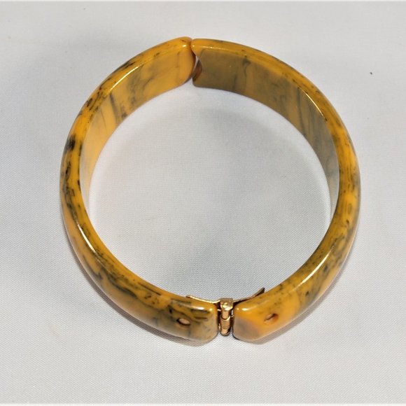 Green / Yellow Swirl Vintage Bakelite Clamper Cuff Bangle - Picture 3 of 4